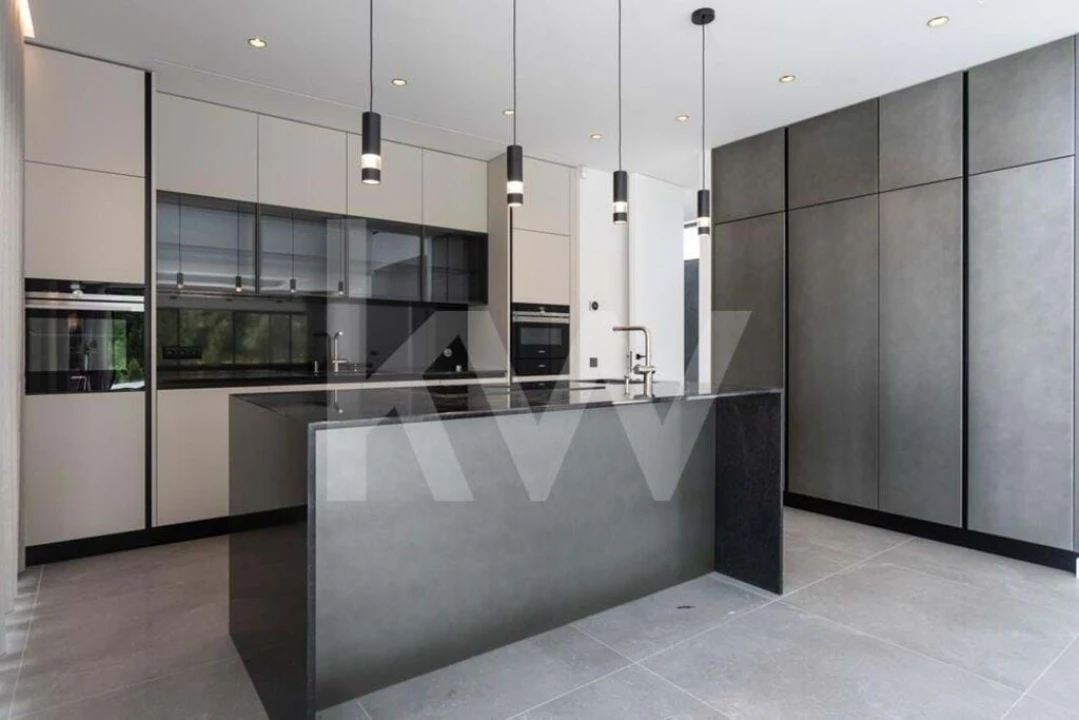 Moradia T4 para Venda em Quarteira Foto 14