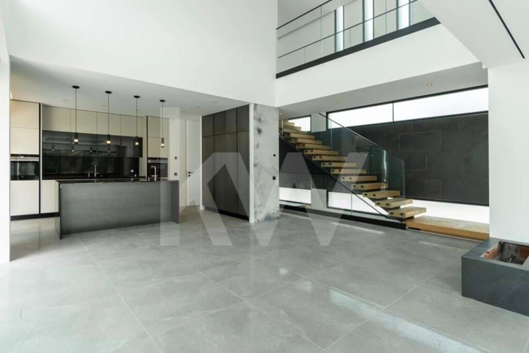 Moradia T4 para Venda em Quarteira Foto 8