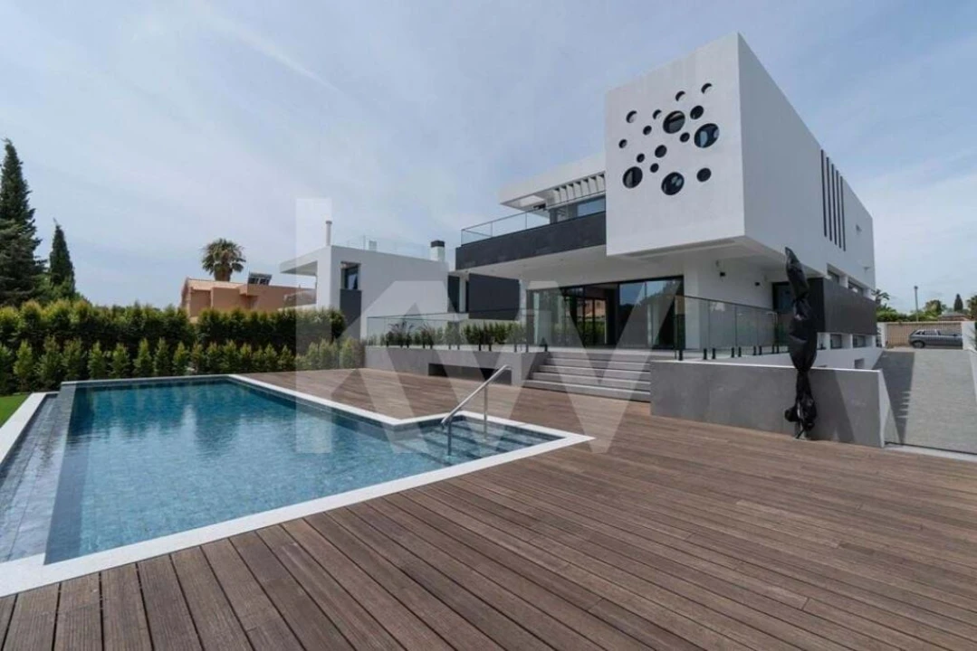 Moradia T4 para Venda em Quarteira Foto 1