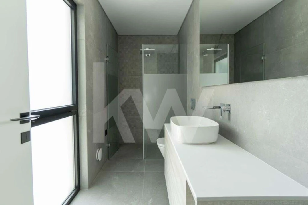 Moradia T4 para Venda em Quarteira Foto 22