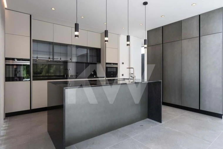 Moradia T4 para Venda em Quarteira Foto 14