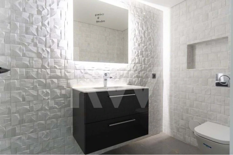 Moradia T4 para Venda em Quarteira Foto 43