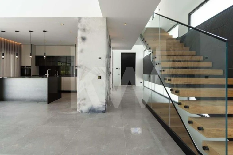 Moradia T4 para Venda em Quarteira Foto 7