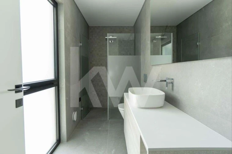 Moradia T4 para Venda em Quarteira Foto 22