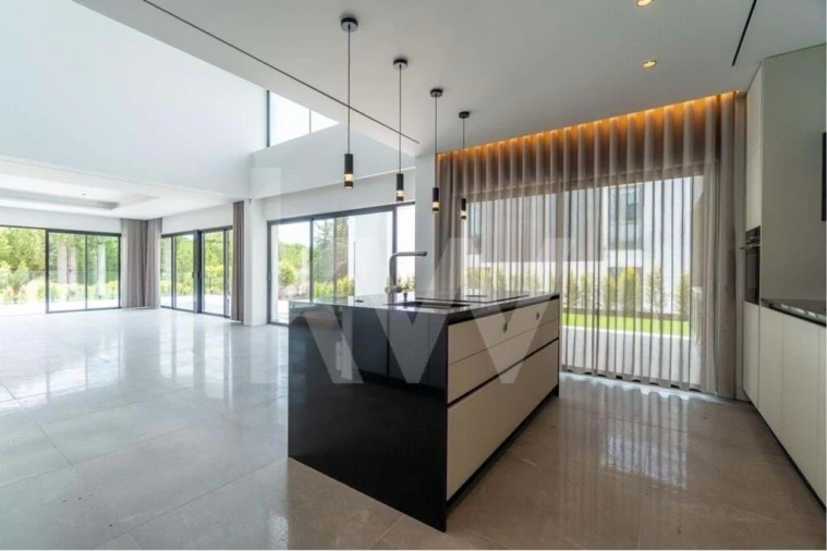 Moradia T4 para Venda em Quarteira Foto 10