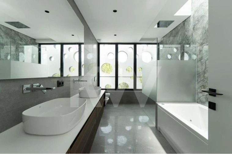 Moradia T4 para Venda em Quarteira Foto 31