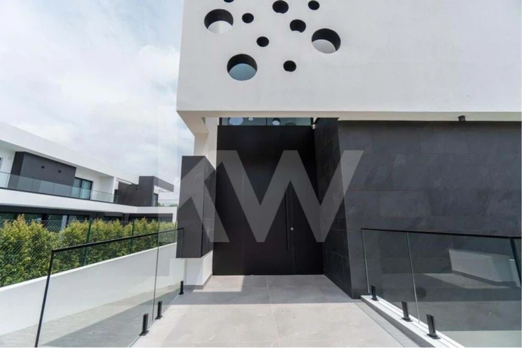 Moradia T4 para Venda em Quarteira Foto 5