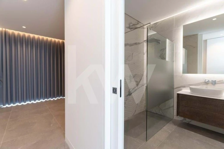 Moradia T4 para Venda em Quarteira Foto 17