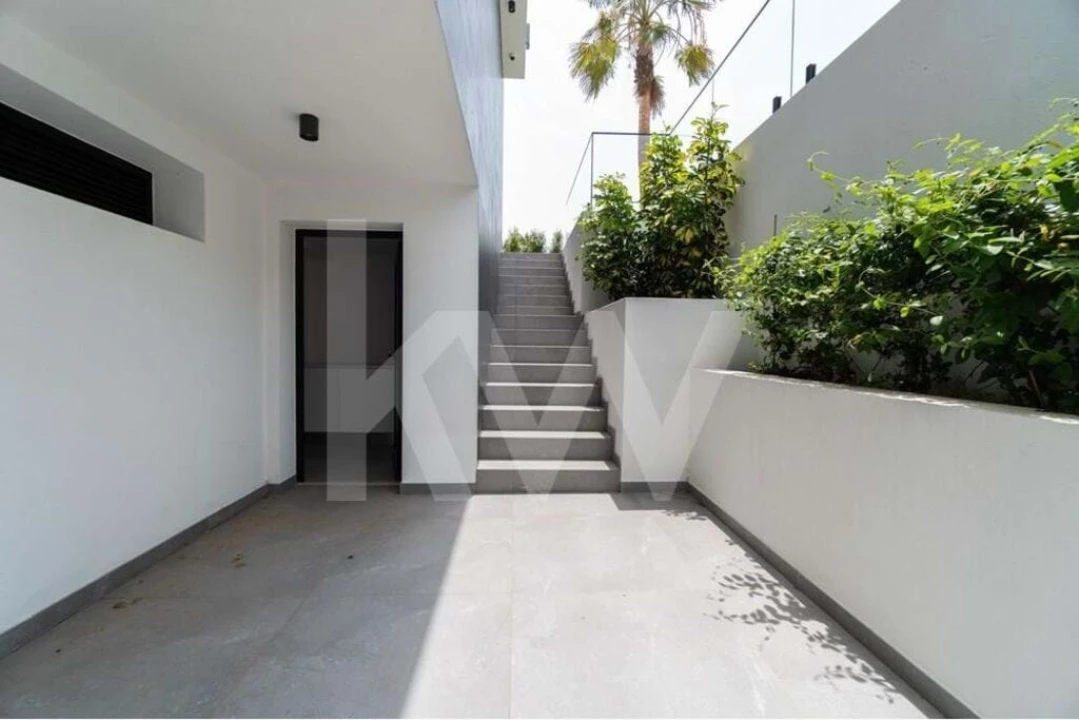 Moradia T4 para Venda em Quarteira Foto 38