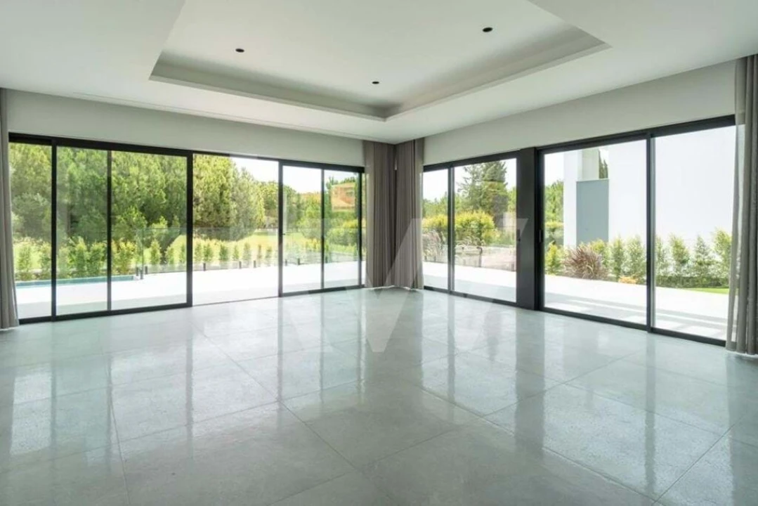 Moradia T4 para Venda em Quarteira Foto 12