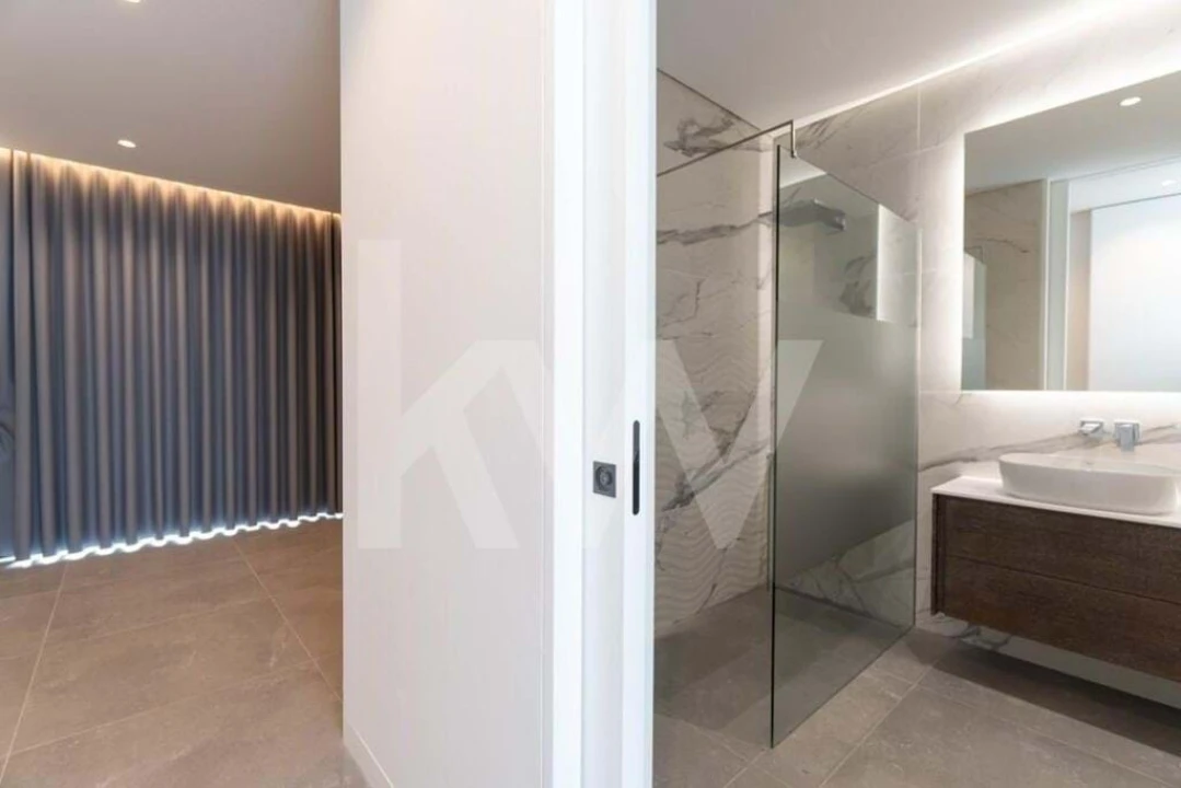 Moradia T4 para Venda em Quarteira Foto 17