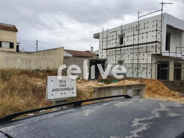 Moradia T4 para Venda em Charneca de Caparica e Sobreda