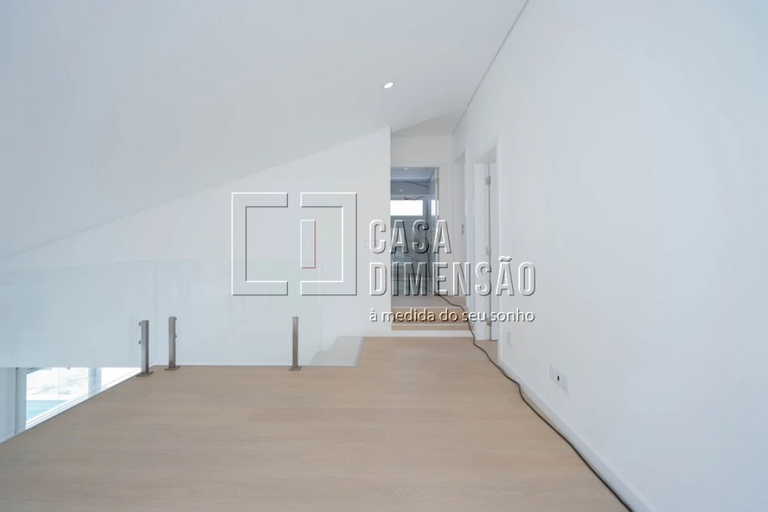 Moradia T4 para Venda em Laranjeiro e Feijó Foto 2