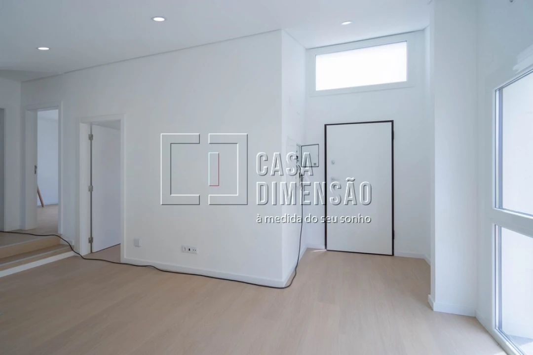 Moradia T4 para Venda em Laranjeiro e Feijó Foto 3