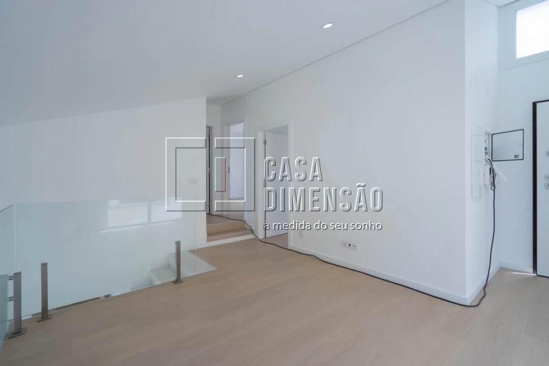 Moradia T4 para Venda em Laranjeiro e Feijó Foto 4