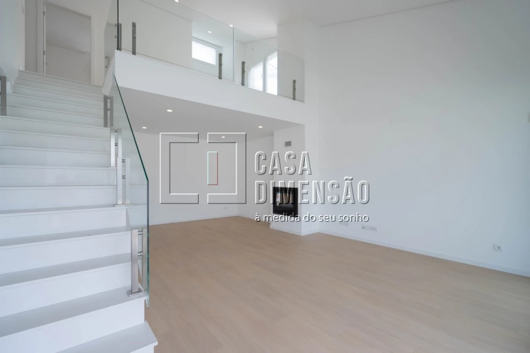 Moradia T4 para Venda em Laranjeiro e Feijó Foto 8