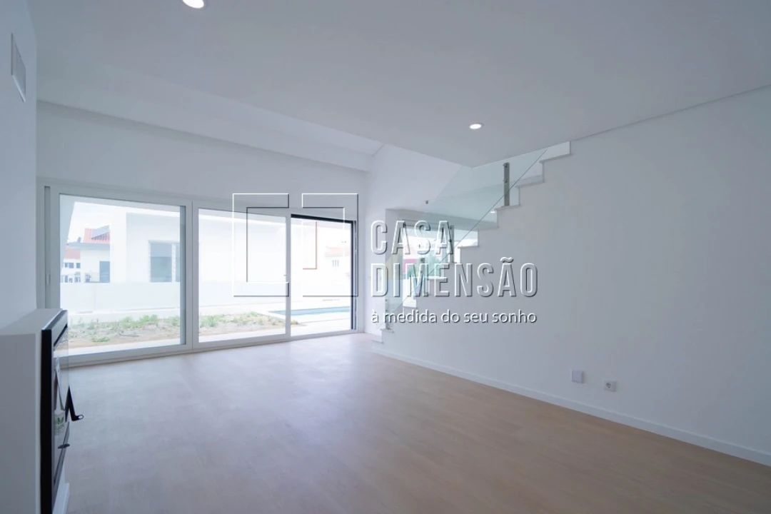 Moradia T4 para Venda em Laranjeiro e Feijó Foto 13