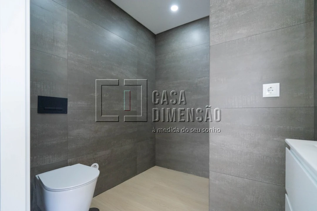 Moradia T4 para Venda em Laranjeiro e Feijó Foto 28