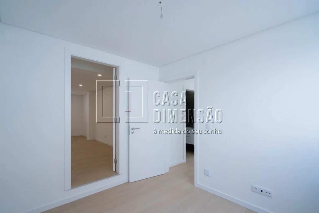 Moradia T4 para Venda em Laranjeiro e Feijó Foto 32