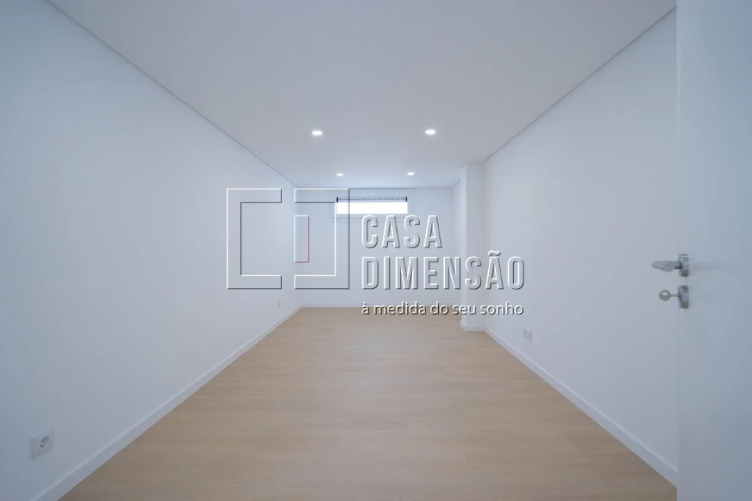 Moradia T4 para Venda em Laranjeiro e Feijó Foto 34