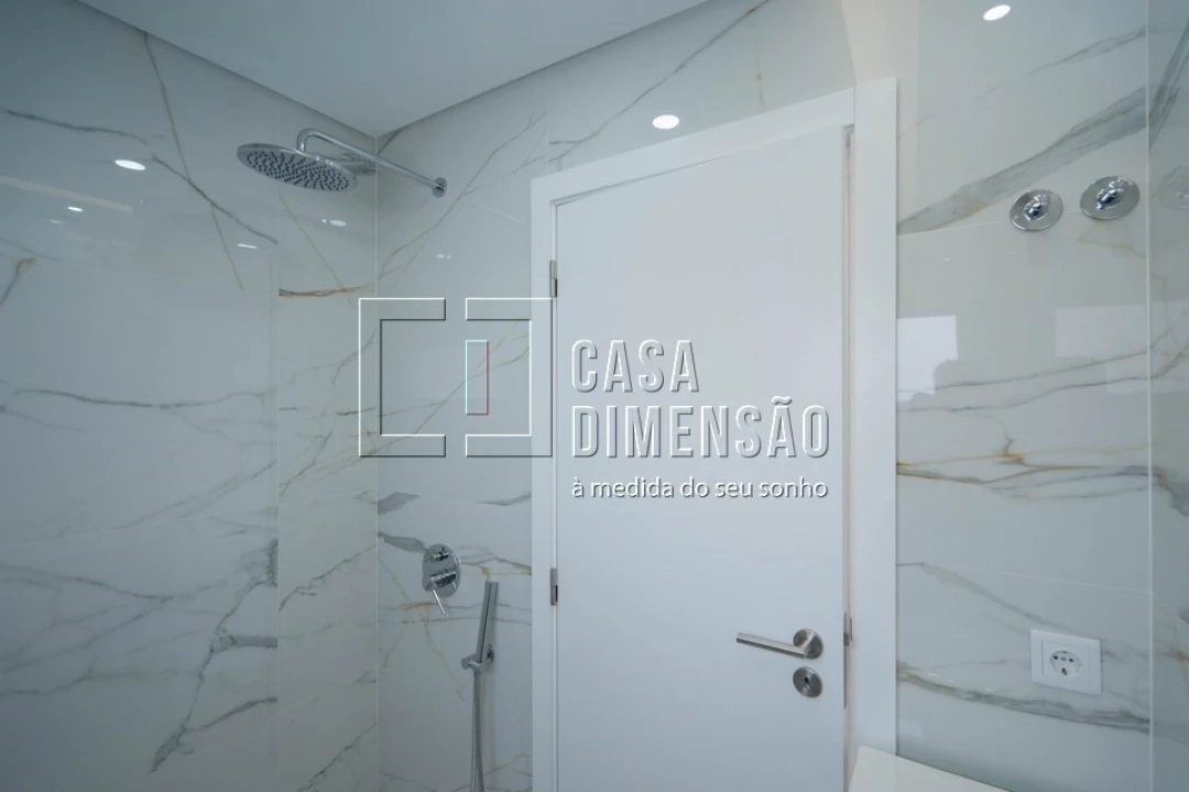 Moradia T4 para Venda em Laranjeiro e Feijó Foto 50