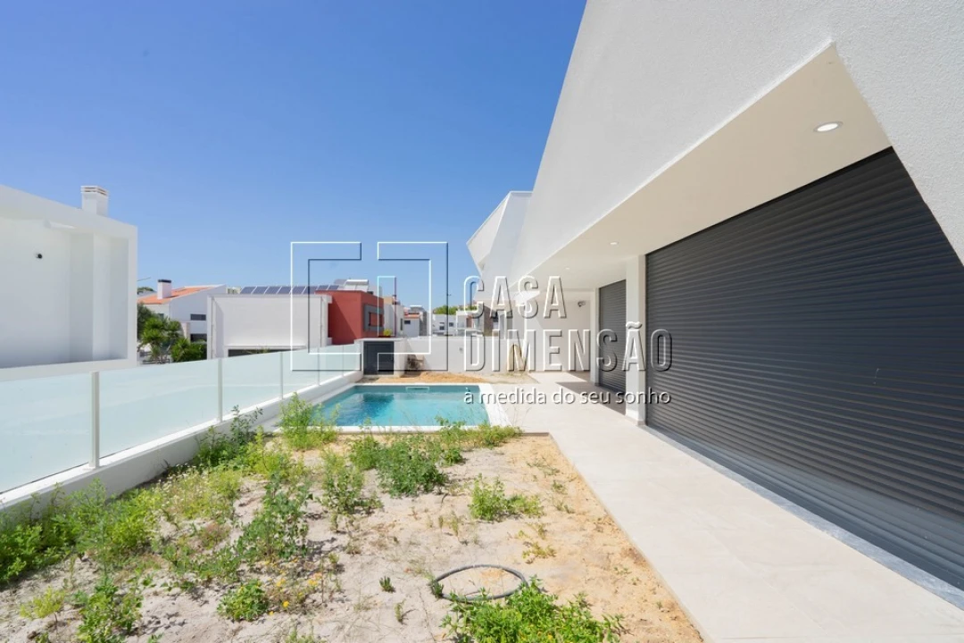 Moradia T4 para Venda em Laranjeiro e Feijó Foto 60