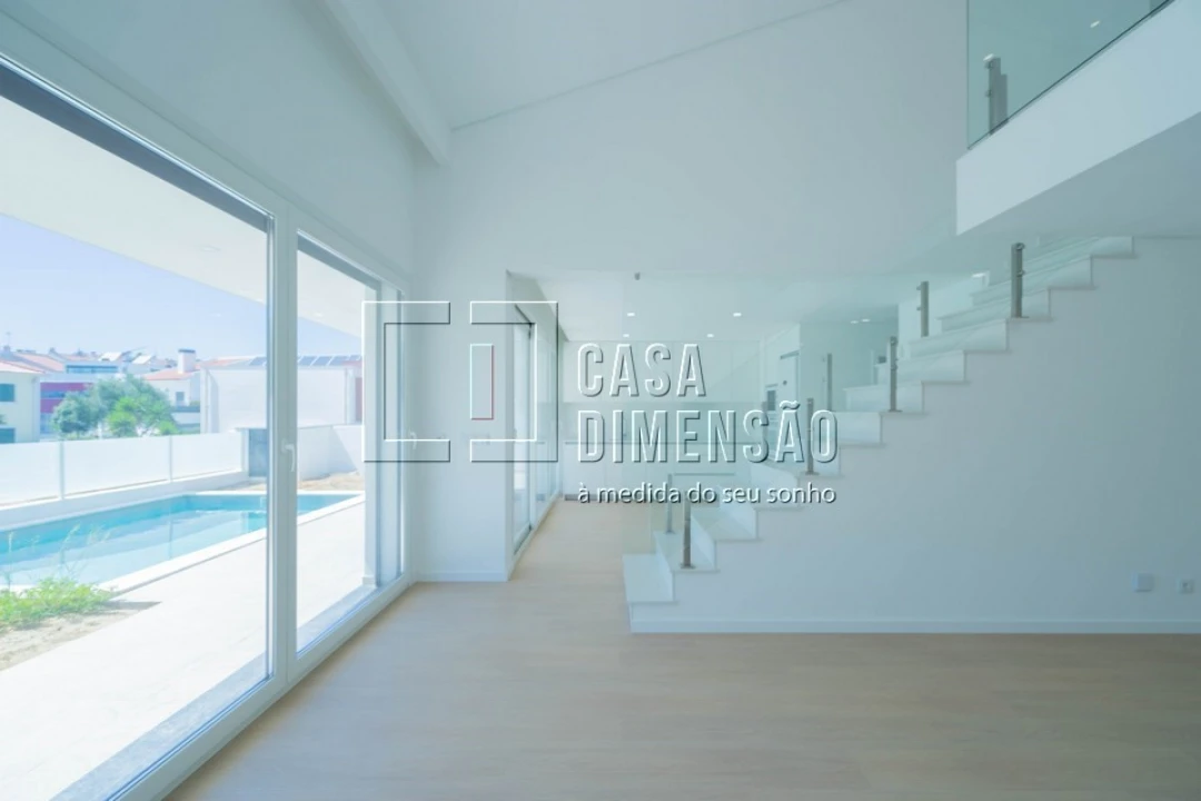 Moradia T4 para Venda em Laranjeiro e Feijó Foto 14