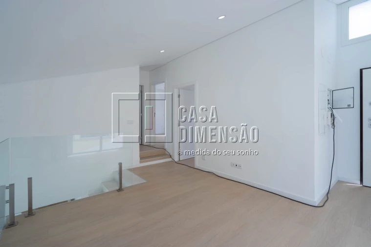 Moradia T4 para Venda em Laranjeiro e Feijó Foto 4