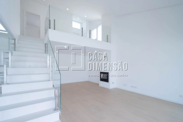 Moradia T4 para Venda em Laranjeiro e Feijó Foto 9