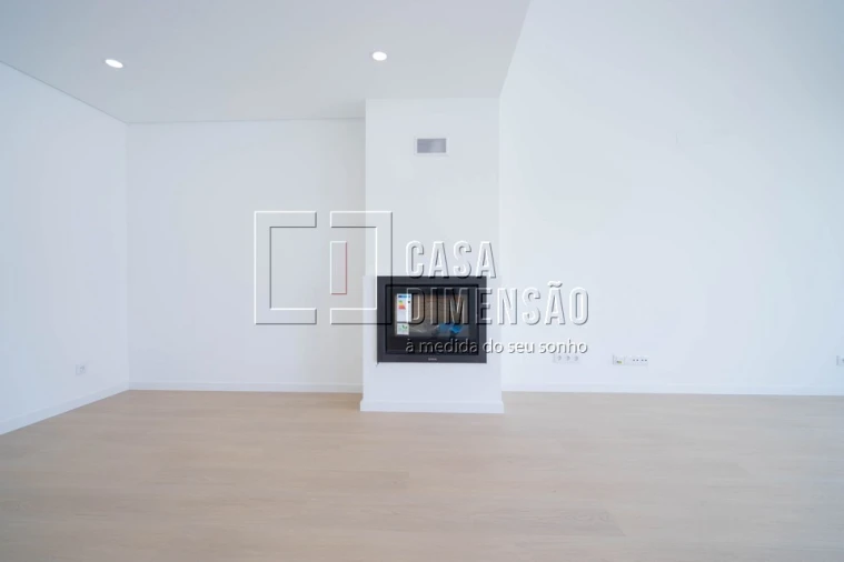 Moradia T4 para Venda em Laranjeiro e Feijó Foto 11