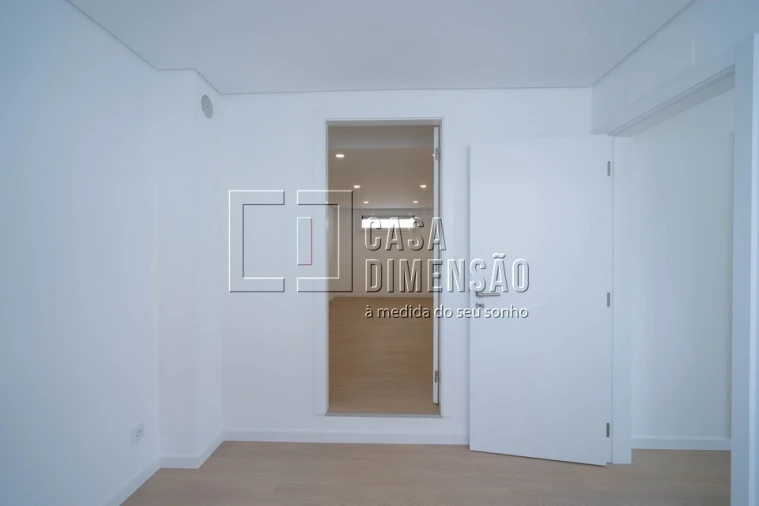 Moradia T4 para Venda em Laranjeiro e Feijó Foto 33