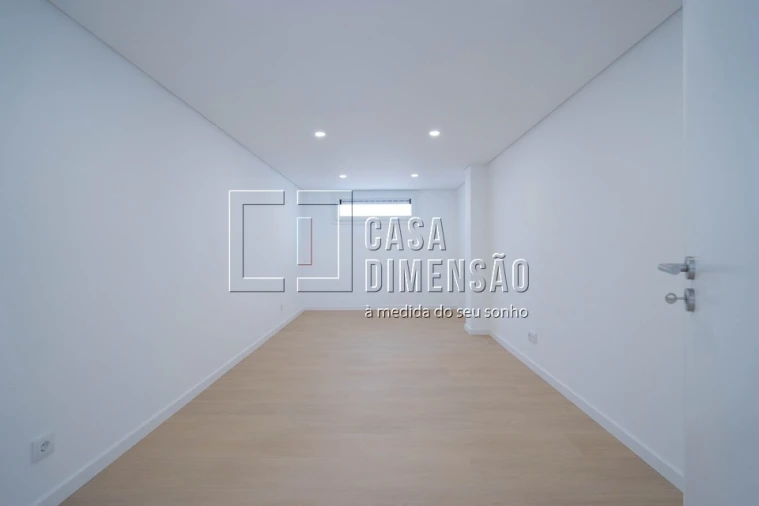 Moradia T4 para Venda em Laranjeiro e Feijó Foto 34