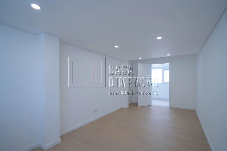 Moradia T4 para Venda em Laranjeiro e Feijó Foto 36