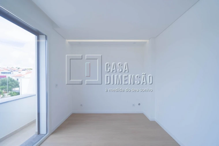 Moradia T4 para Venda em Laranjeiro e Feijó Foto 45