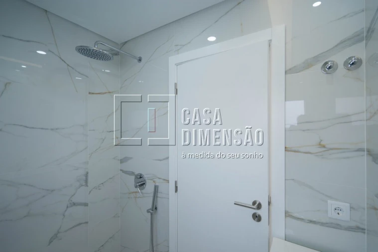 Moradia T4 para Venda em Laranjeiro e Feijó Foto 50