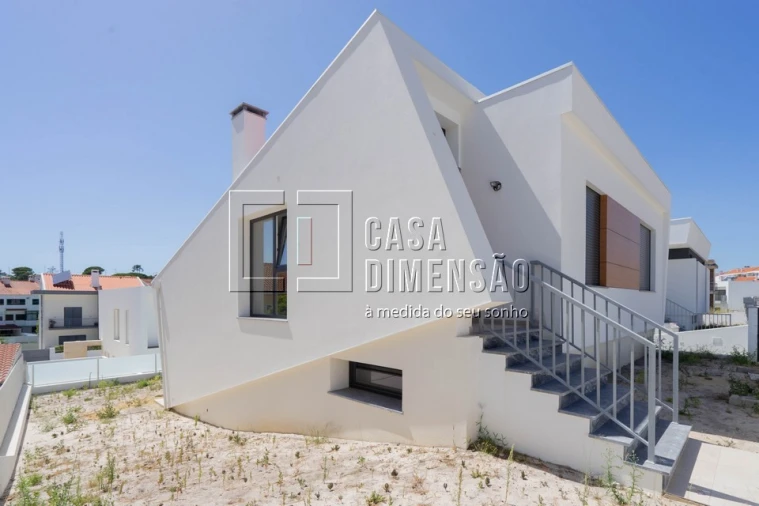 Moradia T4 para Venda em Laranjeiro e Feijó Foto 56