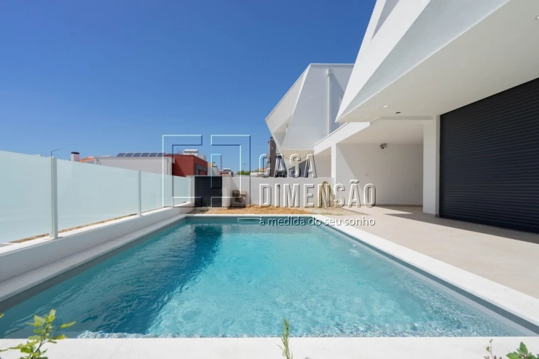 Moradia T4 para Venda em Laranjeiro e Feijó Foto 62