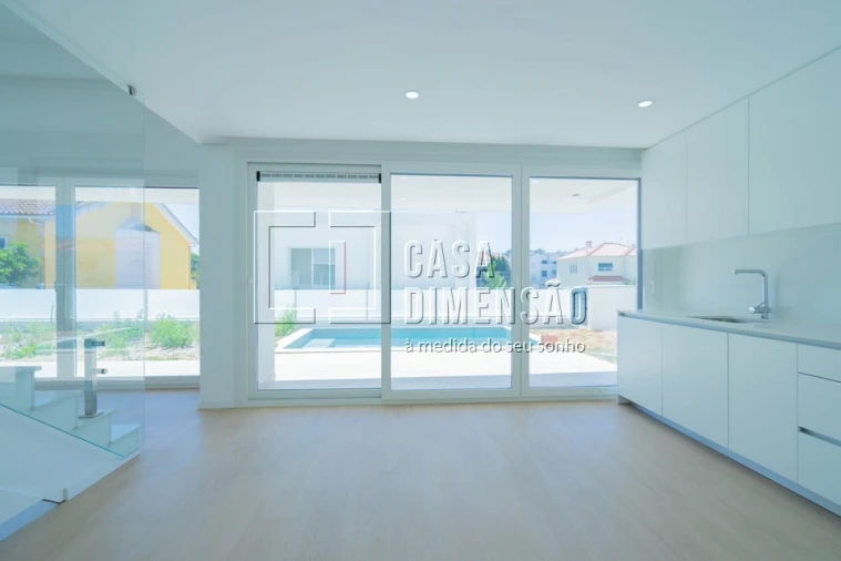 Moradia T4 para Venda em Laranjeiro e Feijó Foto 19