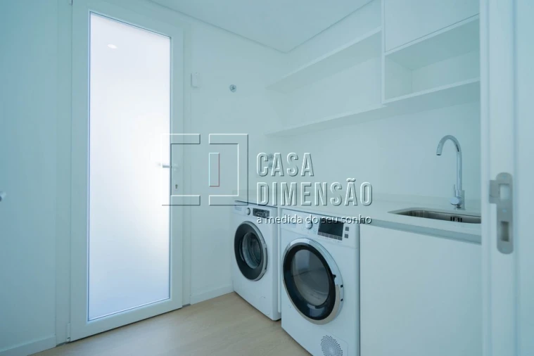 Moradia T4 para Venda em Laranjeiro e Feijó Foto 22