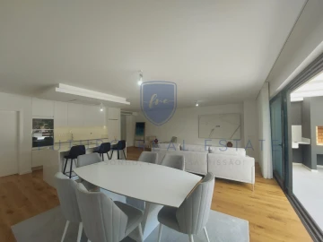 Apartamento T5 para Venda em Funchal (São Pedro)