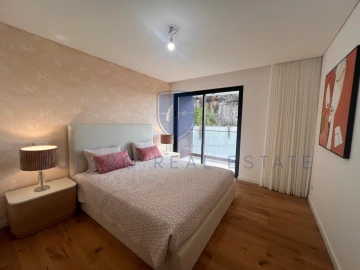 Apartamento T5 para Venda em Funchal (São Pedro)