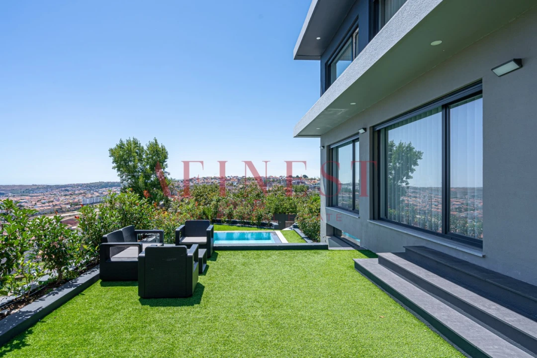 Moradia T4 para Venda em Ramada e Caneças Foto 5