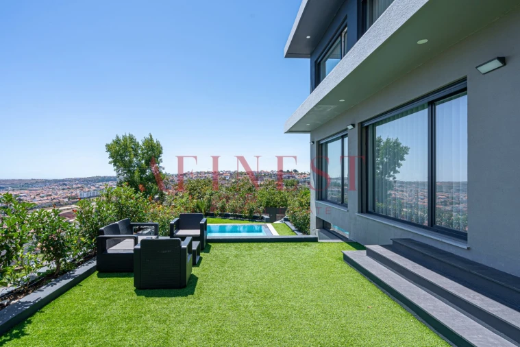 Moradia T4 para Venda em Ramada e Caneças Foto 5