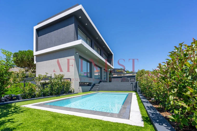 Moradia T4 para Venda em Ramada e Caneças