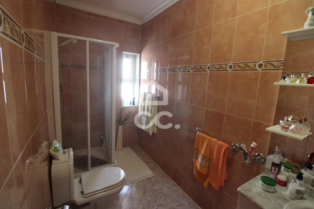 Moradia T3 para Venda em Santa Maria Maior Foto 8