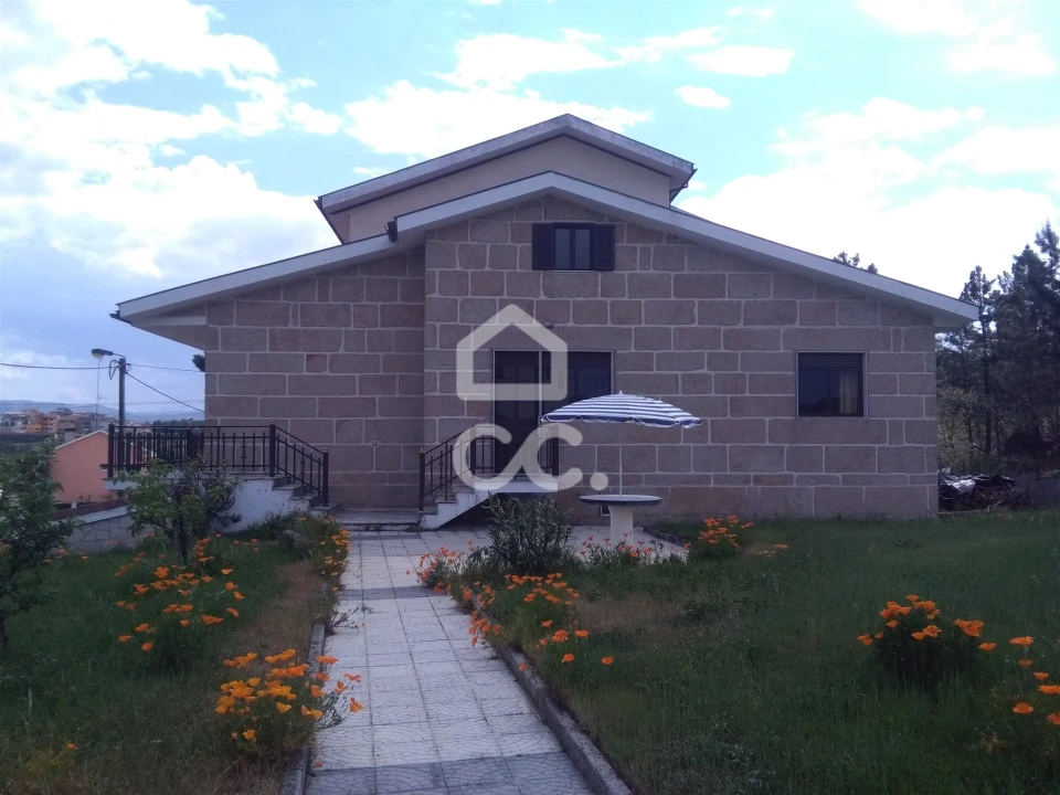 Moradia T5 para Venda em Santa Maria Maior Foto 1