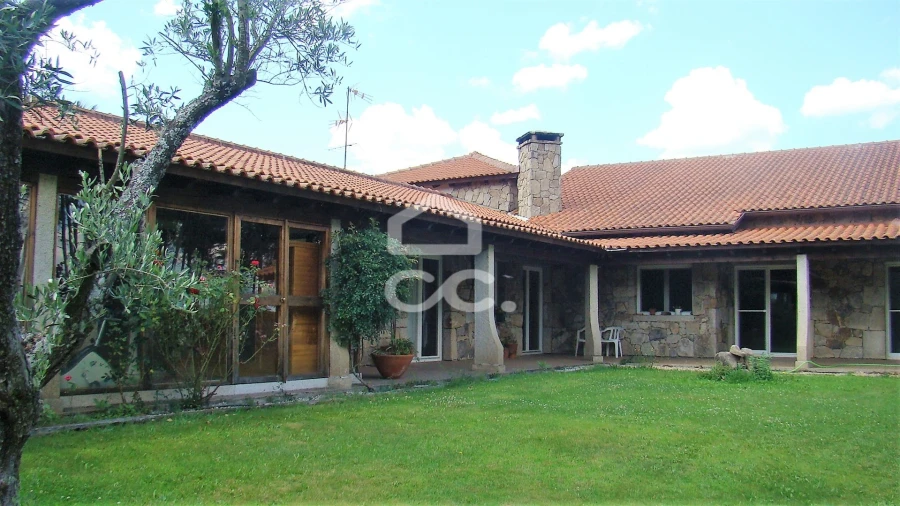 Moradia T4 para Venda em Santa Maria Maior