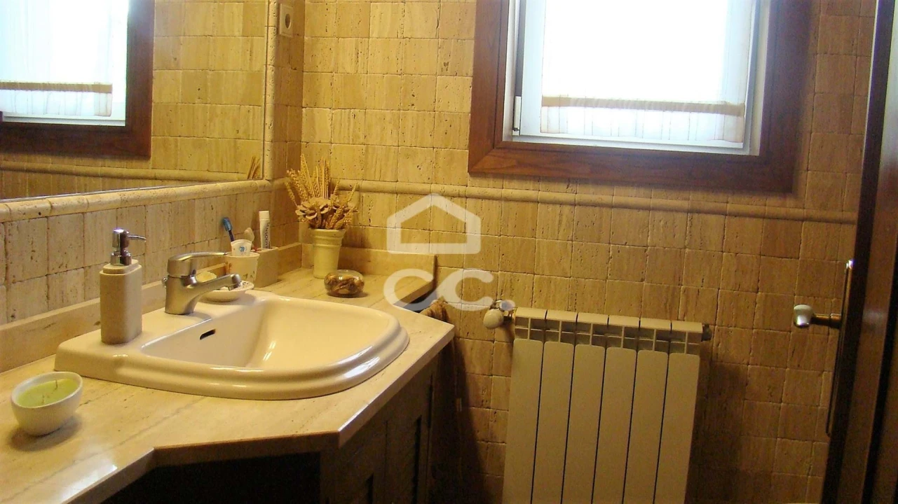 Moradia T4 para Venda em Santa Maria Maior Foto 6