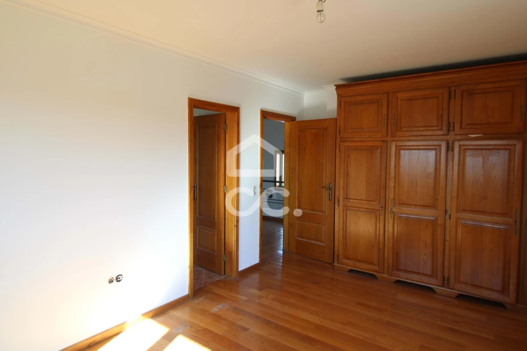 Moradia T4 para Venda em Santa Maria Maior Foto 6