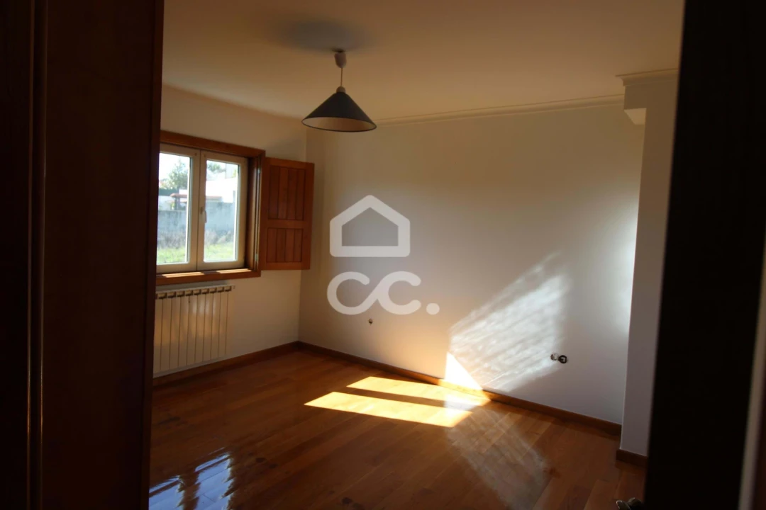 Moradia T4 para Venda em Santa Maria Maior Foto 4